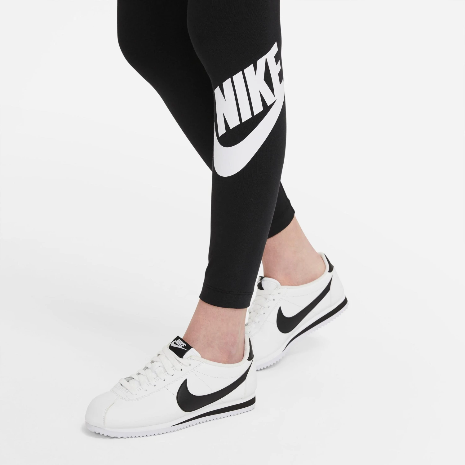 Nike Sportswear Leggings NSW Essential In Black-white 11 Nike Sportswear Leggings NSW Essential In Black-white – Bild 9